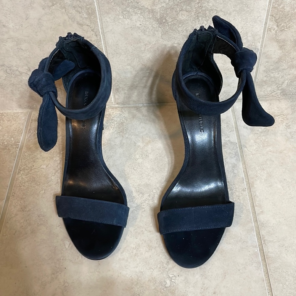 Banana Republic suede heels navy